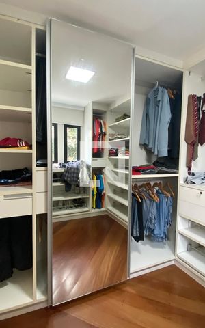 Casa de condomínio à venda com 3500m², 4 quartos e 16 vagasCloset da suíte 1