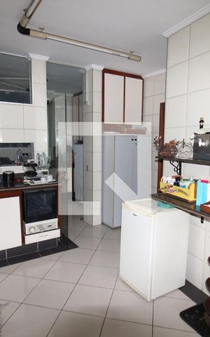 Casa à venda com 350m², 4 quartos e 4 vagasCozinha