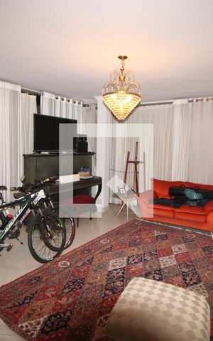 Casa à venda com 350m², 4 quartos e 4 vagasSala