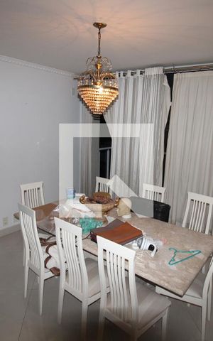 Casa à venda com 350m², 4 quartos e 4 vagasSala