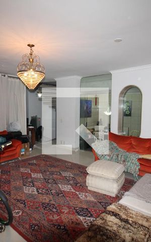 Casa à venda com 350m², 4 quartos e 4 vagasSala