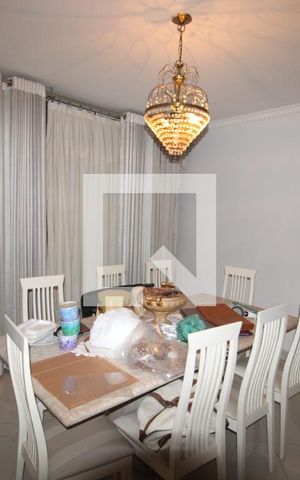 Casa à venda com 350m², 4 quartos e 4 vagasSala