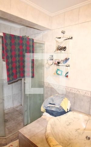 Casa à venda com 350m², 4 quartos e 4 vagasQuarto 3 - Banheiro
