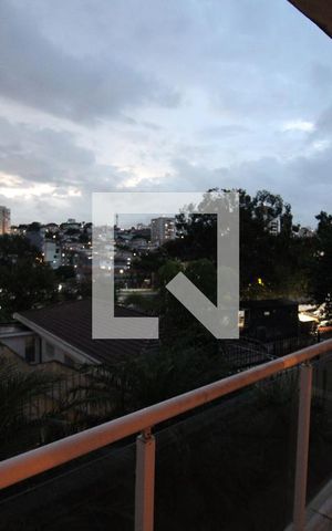 Casa à venda com 350m², 4 quartos e 4 vagasSala - Varanda