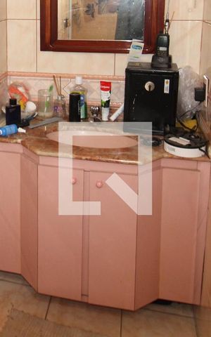 Casa à venda com 350m², 4 quartos e 4 vagasBanheiro 1