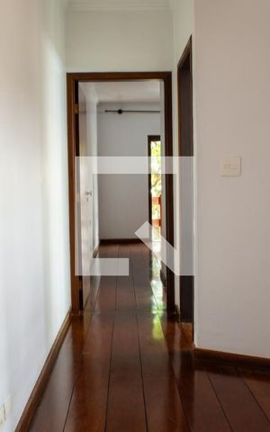 Casa para alugar com 270m², 4 quartos e 5 vagas Casa para alugar com 270m², 4 quartos e 5 vagasCorredor