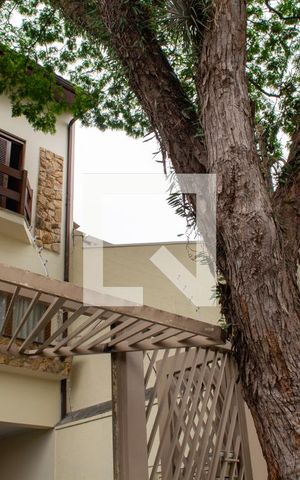 Casa para alugar com 270m², 4 quartos e 5 vagas Casa para alugar com 270m², 4 quartos e 5 vagasFachada