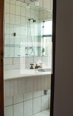 Casa para alugar com 270m², 4 quartos e 5 vagas Casa para alugar com 270m², 4 quartos e 5 vagasBanheiro da Suíte 2