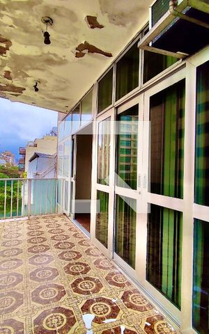 Apartamento à venda com 205m², 4 quartos e 3 vagas Apartamento à venda com 205m², 4 quartos e 3 vagasVaranda