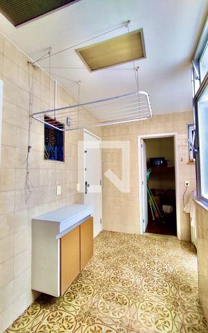 Apartamento à venda com 205m², 4 quartos e 3 vagas Apartamento à venda com 205m², 4 quartos e 3 vagasÁrea serviço