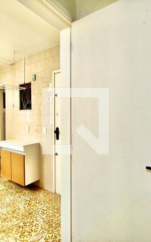 Apartamento à venda com 205m², 4 quartos e 3 vagas Apartamento à venda com 205m², 4 quartos e 3 vagasQuarto serviço