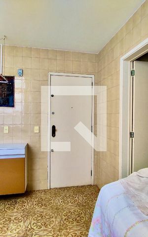 Apartamento à venda com 205m², 4 quartos e 3 vagas Apartamento à venda com 205m², 4 quartos e 3 vagasÁrea serviço