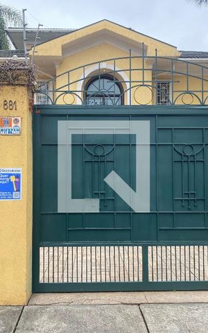 Casa para alugar com 880m², 5 quartos e 8 vagasFachada
