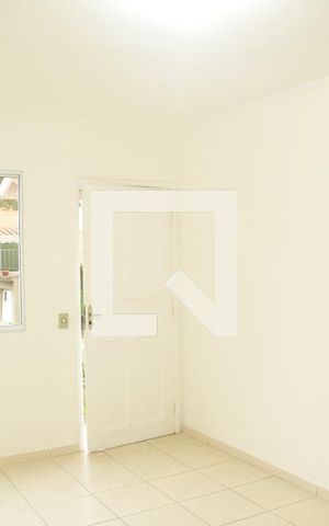 Casa de condomínio para alugar com 67m², 2 quartos e 2 vagasSala