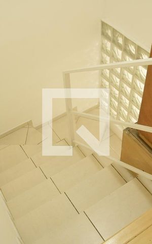 Casa de condomínio para alugar com 67m², 2 quartos e 2 vagasEscadas