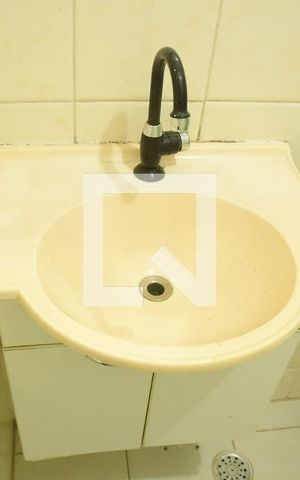 Casa de condomínio para alugar com 67m², 2 quartos e 2 vagasBanheiro