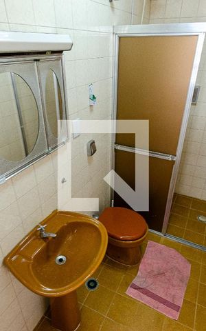Casa para alugar com 79m², 2 quartos e sem vaga Casa para alugar com 79m², 2 quartos e sem vagaBanheiro