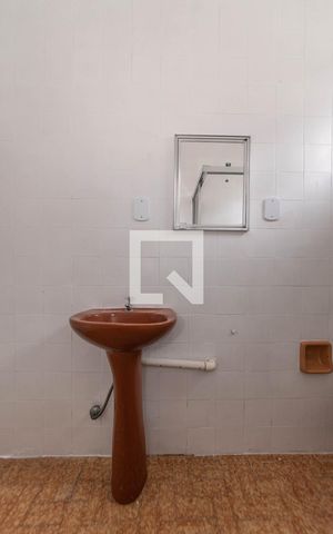 Casa à venda com 134m², 2 quartos e 2 vagas Casa à venda com 134m², 2 quartos e 2 vagasBanheiro