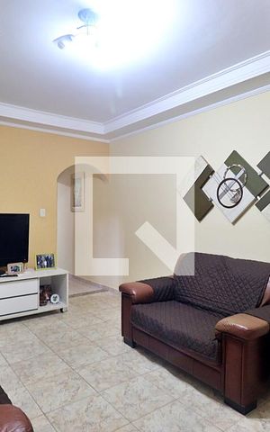 Casa à venda com 166m², 4 quartos e 2 vagasSala