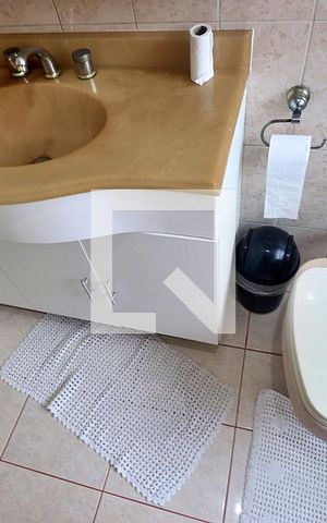 Casa à venda com 166m², 4 quartos e 2 vagasBanheiro Social