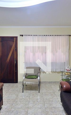 Casa à venda com 166m², 4 quartos e 2 vagasSala