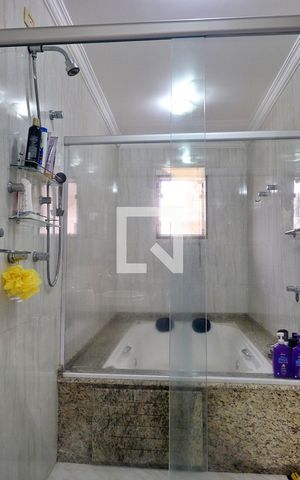 Casa à venda com 166m², 4 quartos e 2 vagasBanheiro do Quarto 1 - Suíte