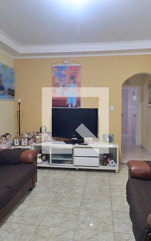 Casa à venda com 166m², 4 quartos e 2 vagasSala