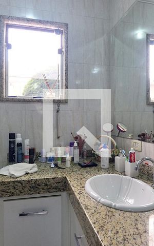 Casa à venda com 166m², 4 quartos e 2 vagasBanheiro do Quarto 1 - Suíte