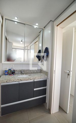 Apartamento à venda com 106m², 3 quartos e 2 vagasBanheiro da Suite 2 e 3