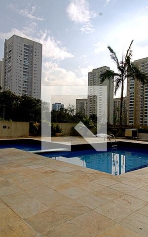 Apartamento à venda com 150m², 3 quartos e 2 vagas Apartamento à venda com 150m², 3 quartos e 2 vagasÁrea comum - Piscina