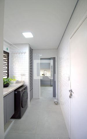 Apartamento à venda com 150m², 3 quartos e 2 vagas Apartamento à venda com 150m², 3 quartos e 2 vagasÁrea de Serviço