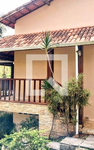 Casa de condomínio à venda com 385m², 5 quartos e 6 vagas Casa de condomínio à venda com 385m², 5 quartos e 6 vagasÁrea comum