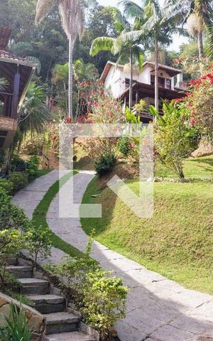 Casa de condomínio à venda com 385m², 5 quartos e 6 vagas Casa de condomínio à venda com 385m², 5 quartos e 6 vagasÁrea comum
