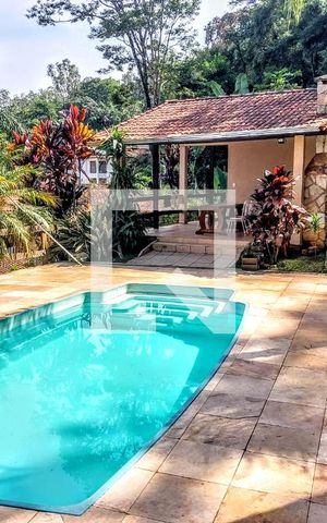 Casa de condomínio à venda com 385m², 5 quartos e 6 vagas Casa de condomínio à venda com 385m², 5 quartos e 6 vagasÁrea comum