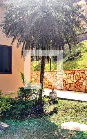 Casa de condomínio à venda com 385m², 5 quartos e 6 vagas Casa de condomínio à venda com 385m², 5 quartos e 6 vagasÁrea comum