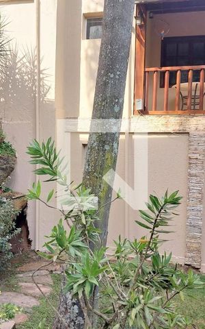 Casa de condomínio à venda com 385m², 5 quartos e 6 vagas Casa de condomínio à venda com 385m², 5 quartos e 6 vagasÁrea comum
