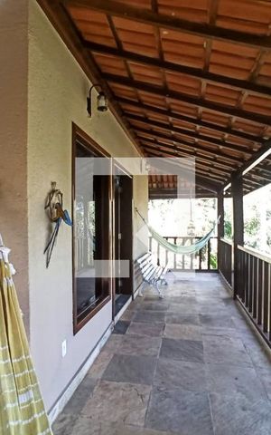 Casa de condomínio à venda com 385m², 5 quartos e 6 vagas Casa de condomínio à venda com 385m², 5 quartos e 6 vagasCorredor