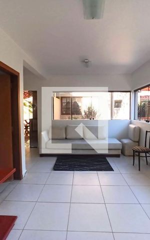 Casa de condomínio à venda com 385m², 5 quartos e 6 vagas Casa de condomínio à venda com 385m², 5 quartos e 6 vagasSala