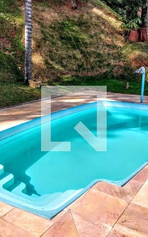 Casa de condomínio à venda com 385m², 5 quartos e 6 vagas Casa de condomínio à venda com 385m², 5 quartos e 6 vagasÁrea comum