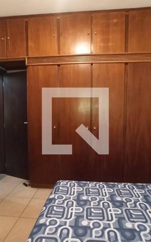 Casa de condomínio à venda com 385m², 5 quartos e 6 vagas Casa de condomínio à venda com 385m², 5 quartos e 6 vagasQuarto 4