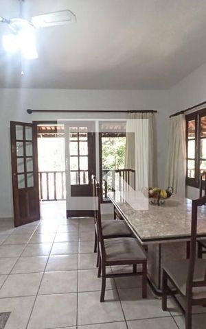Casa de condomínio à venda com 385m², 5 quartos e 6 vagas Casa de condomínio à venda com 385m², 5 quartos e 6 vagasSala de Jantar