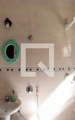 Casa de condomínio à venda com 385m², 5 quartos e 6 vagas Casa de condomínio à venda com 385m², 5 quartos e 6 vagasBanheiro