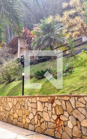 Casa de condomínio à venda com 385m², 5 quartos e 6 vagas Casa de condomínio à venda com 385m², 5 quartos e 6 vagasÁrea comum