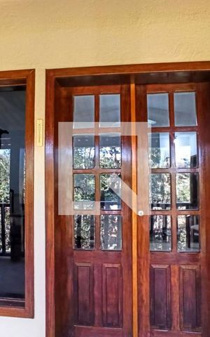Casa de condomínio à venda com 385m², 5 quartos e 6 vagas Casa de condomínio à venda com 385m², 5 quartos e 6 vagasDetalhe