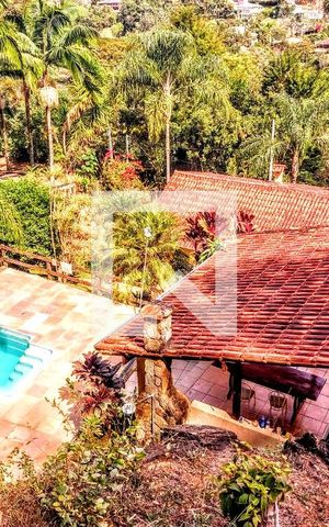 Casa de condomínio à venda com 385m², 5 quartos e 6 vagas Casa de condomínio à venda com 385m², 5 quartos e 6 vagasÁrea comum