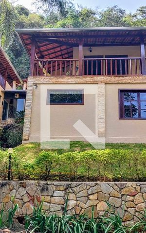 Casa de condomínio à venda com 385m², 5 quartos e 6 vagas Casa de condomínio à venda com 385m², 5 quartos e 6 vagasÁrea comum