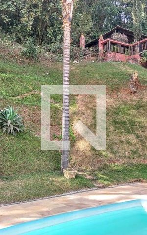 Casa de condomínio à venda com 385m², 5 quartos e 6 vagas Casa de condomínio à venda com 385m², 5 quartos e 6 vagasÁrea comum