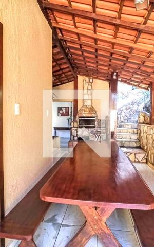 Casa de condomínio à venda com 385m², 5 quartos e 6 vagas Casa de condomínio à venda com 385m², 5 quartos e 6 vagasÁrea comum