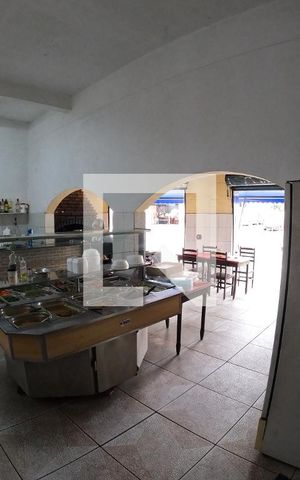 Casa à venda com 240m², 5 quartos e sem vagaRestaurante no Térreo