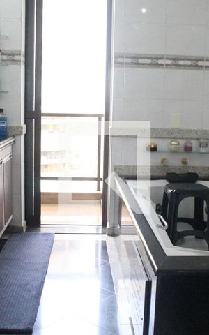 Apartamento à venda com 380m², 4 quartos e 5 vagasBanheiro da Suíte 4